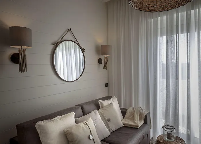 里托拉尼奥套房酒店 4*